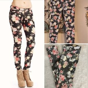 Guess Multicolor Floral Skinny Jeans.  NWOT Size 28